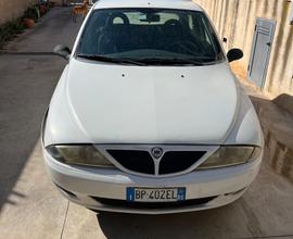 Lancia y