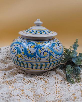 Vaso in ceramica dipinto a mano e firmato