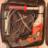 Trapano Black & Decker 800W autoserrante