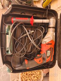 Trapano Black & Decker 800W autoserrante