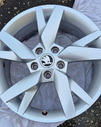 4 cerchi lega Skoda 17" in perfette condizioni