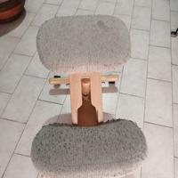 sgabello tipo Stokke