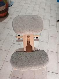 sgabello tipo Stokke