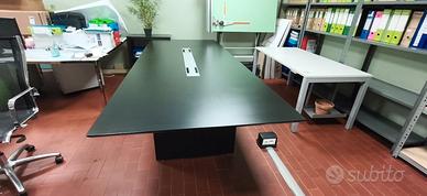 Elegante Tavolo Riunioni / Scrivania Direzionale