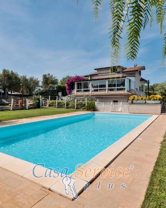 Villa panoramica su Roma con piscina, giardino