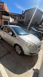 Opel corsa tenuta molto bene