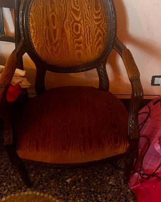 Poltrone , divanetto  in vlelluto e tavolino legno