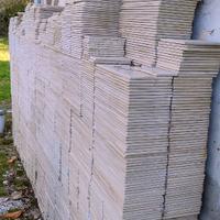 Mattonelle varie misure e tipologie