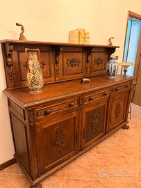 Credenza antica in legno intagliato con alzata
