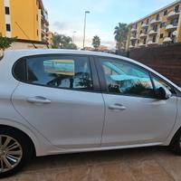 Peugeut 208 