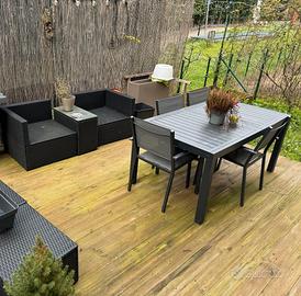 Arredamento Giardino con tavolo, sedie e divano