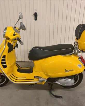 Vespa GTS 300 Super hpe Gialla 10/2019 - 11.000 km