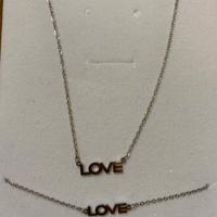 Set collana e bracciale acciaio con scritta “Love”