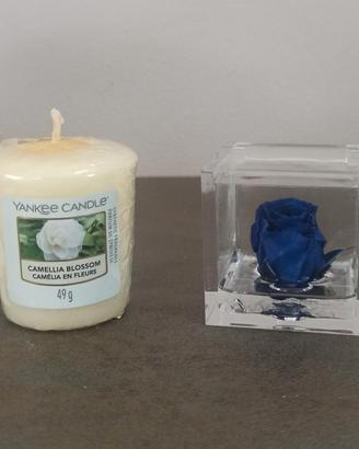 rosa blu stabilizzata e candela yankee candle 