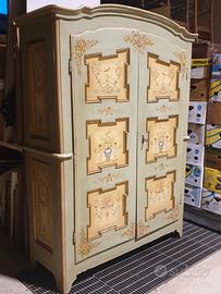 Armadio antico laccato .