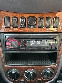 Stereo/radio Kenwood a soli 30 euro