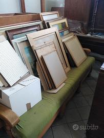 Divano e poltrona in legno massiccio.