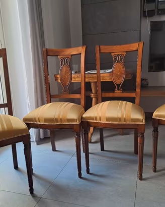 Set di quattro sedie in legno seduta imbottita 