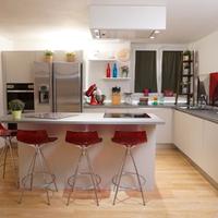 Cucina moderna con isola