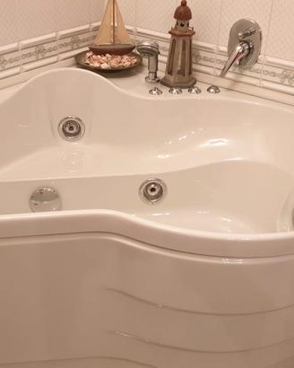 Vasca idromassaggio ad angolo  Ideal standard