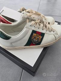 sneaker in pelle sono il modello Gucci Ace tigre