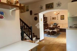 CASA SEMINDIPENDENTE A SAN BIAGIO SARACINISCO