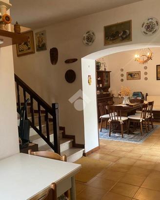 CASA SEMINDIPENDENTE A SAN BIAGIO SARACINISCO