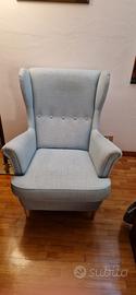 Poltrona Ikea Strandmon con poggiapiedi .