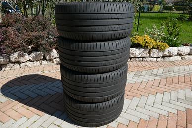 gomme estive Pirelli post-275\35\20 ant-245\40