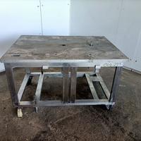 Banco in acciaio con ruote