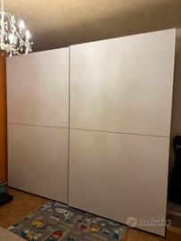 Armadio con ante scorrevoli