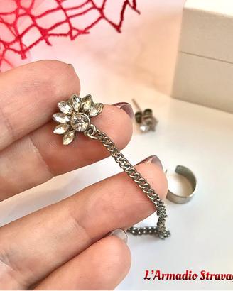 Orecchino earcuff fiore argentato punto luce