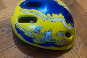 Casco bici e monopattino