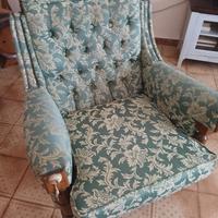Poltrana e divano stile classico