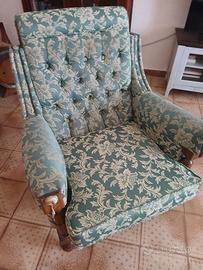 Poltrana e divano stile classico