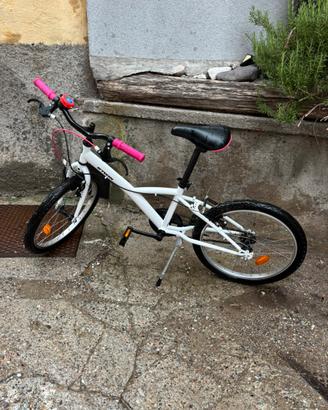 Bicicletta da bambina bianca e rosa Btwin 20’