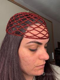 Cappello a rete lamè rosso uncinetto