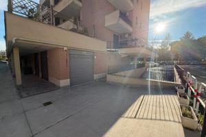 Casale nei / porte di roma - locale commerciale