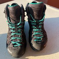 Scarpa trekking marca salewa taglua 39