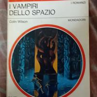 Libro Urania "i vampiri dello spazio", 3 euro