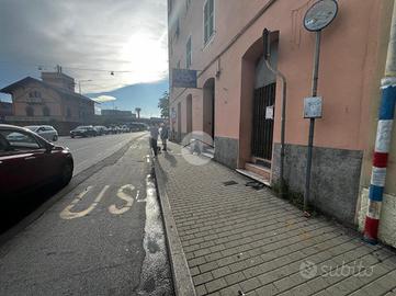 NEGOZIO A GENOVA