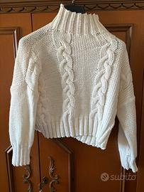 Maglione Crop Bianco a Trecce Collo Alto
