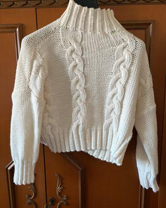 Maglione Crop Bianco a Trecce Collo Alto
