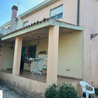 Villa immersa nel verde