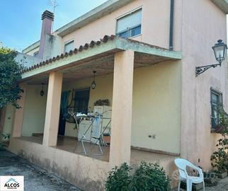 Villa immersa nel verde