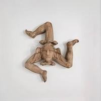 Trinacria in legno, interamente realizzata a mano,