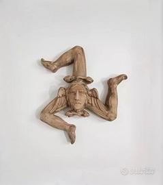 Trinacria in legno, interamente realizzata a mano,