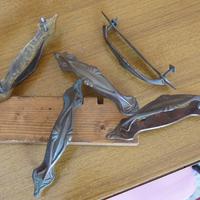 5 vecchie maniglie in ottone con vite in ferro per