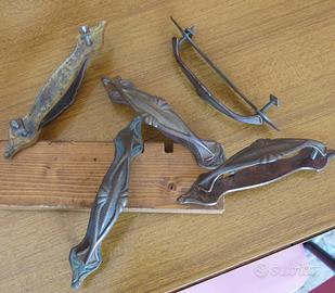 5 vecchie maniglie in ottone con vite in ferro per