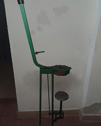 tappatrice per tappi in sughero